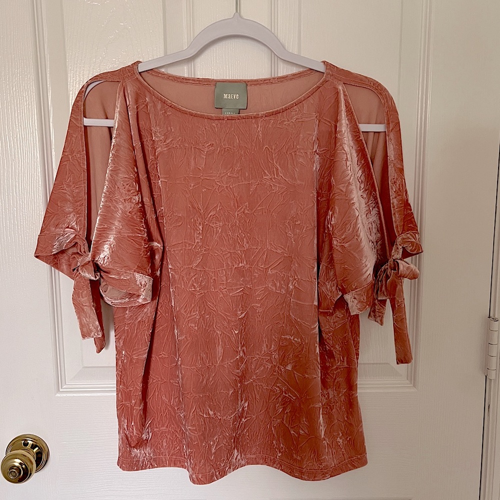 Anthropologie Maeve crushed velvet pink top with peekaboo shoulders